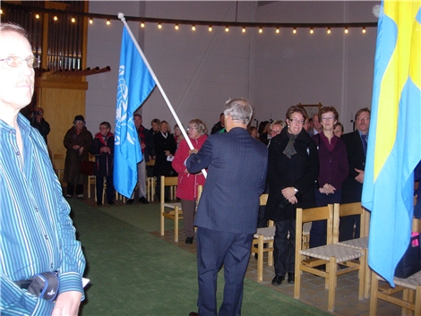 Fanborgen. FN-fanan, Svenska, Finska ,Ryska, Lions och Röda Korsets fanor deltog i processionen.