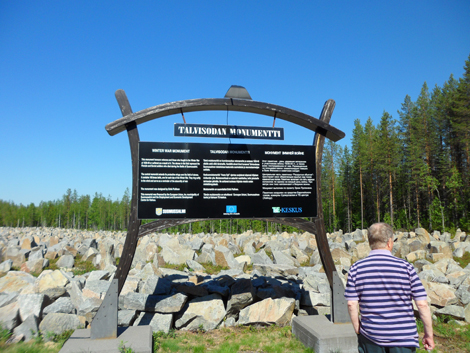"Kyrkogården" som består av 6000 naturstenblock, som symboliserar de finska soldater som dog i kriget.