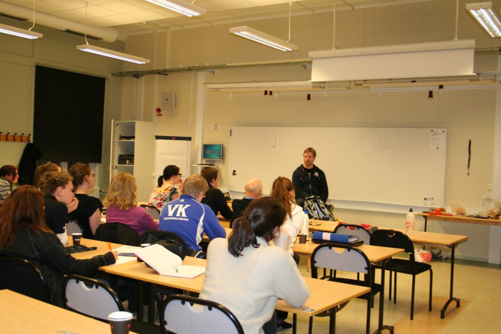 Tomas Sandström höll i erfarenhetsföreläsning den 7/3-2012 där han delade med sig av erfarenheter kring internationella insatser i Liberia och Kongo.