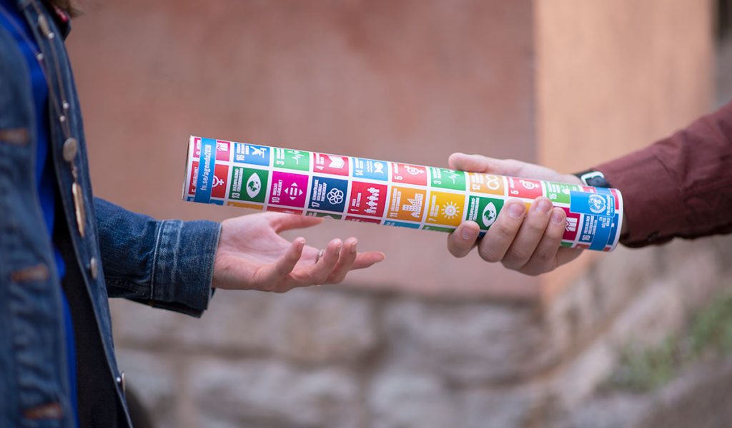 Stafettpinne för de globala målen överlämnas