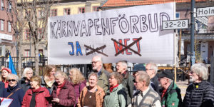 Falu fredskör protesterar mot kärnvapen. Bild: Bernt Lindberg