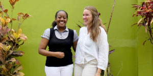 Praktikanterna Adelaide och Linn i Dar es Salaam