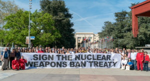 Folksamling kampanjar mot kärnvapen