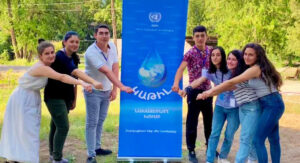 Gruppbild på FN-förbundet i Armenien
