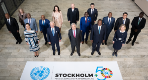 I den främre raden står FN:s generalsekreterare António Guterres med kronprinsessan Victoria och kung Carl Gustaf. Till höger om honom står Kenyas president Uhuru Kenyatta och Sveriges statsminister Magdalena Andersson. Foto: UN Photo